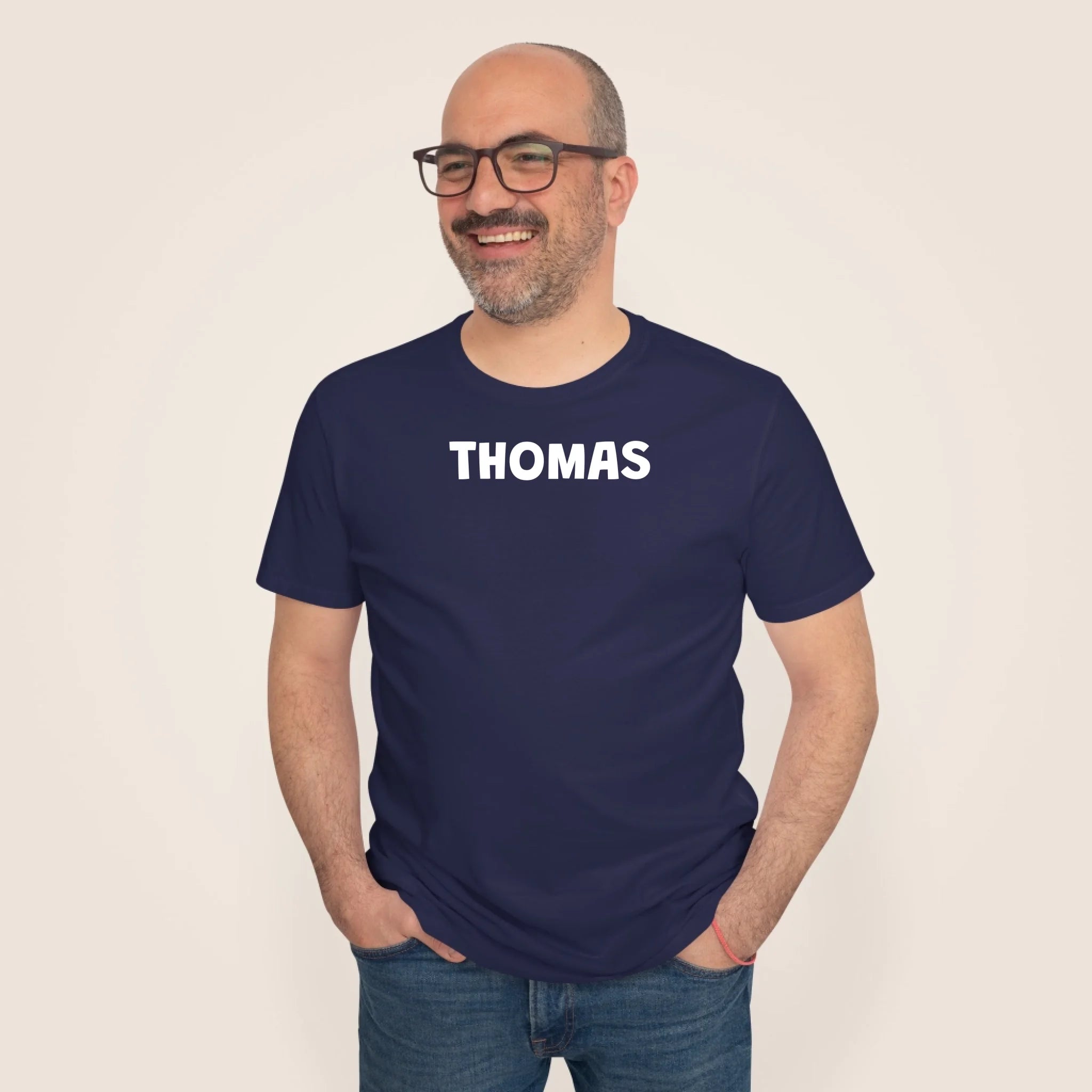 2000x2000px_Male-Model-Tshirt-Mockup2_beige_navy