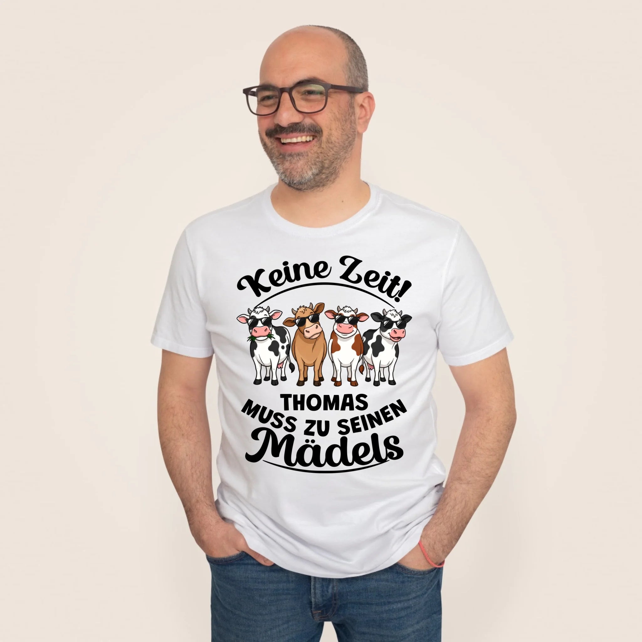 2000x2000px_Male-Model-Tshirt-Mockup2_beige_weiss