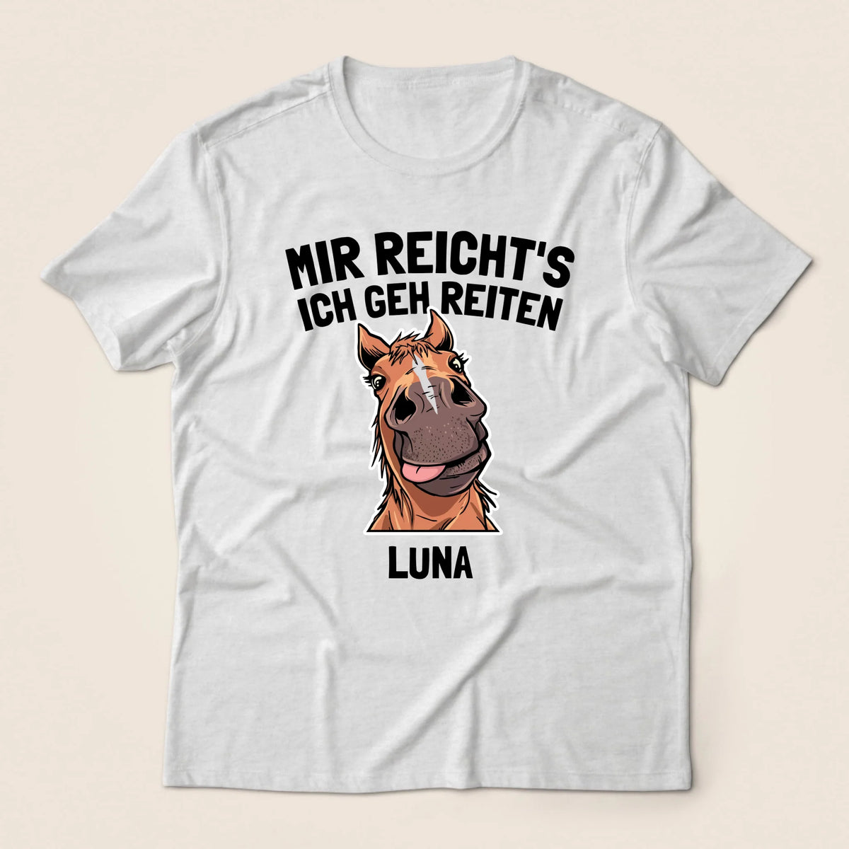 printify_weiß_Kids Softstyle Tee Tshirt-Mockup-EP 2000x2000_beige bg