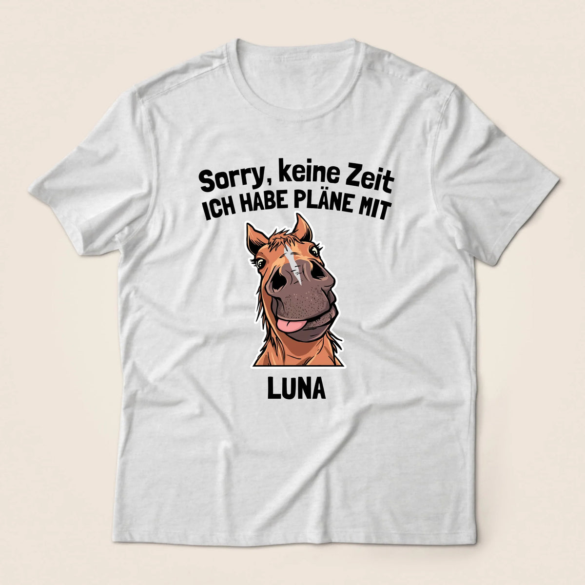 printify_weiß_Kids Softstyle Tee Tshirt-Mockup-EP 2000x2000_beige bg