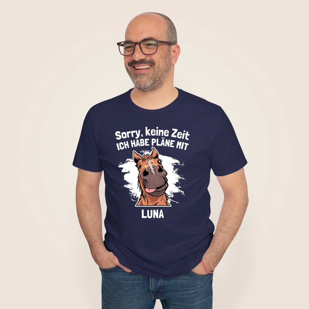 2000x2000px_Male-Model-Tshirt-Mockup2_beige_navy